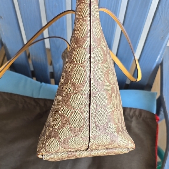 Coach Tan and Yellow Womens Tote Bag 17.5" x 11" x 6" w/ Dust Bag 23" x 19" 8" - Picture 7 of 16